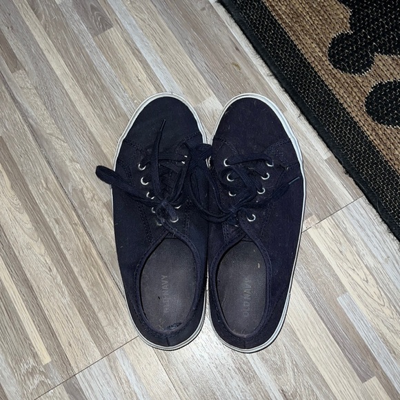 Old navy lace up navy sneakers - Picture 1 of 4